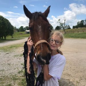 Meet your Posher, Mia